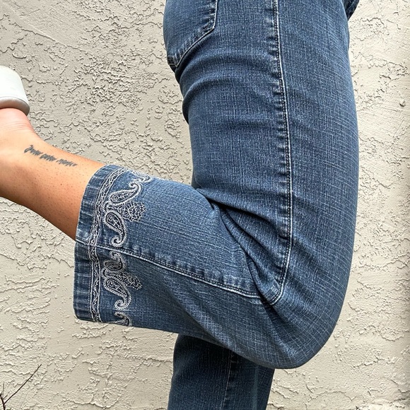 Vintage Y2k Embroidered Lee Capris - Picture 10 of 10